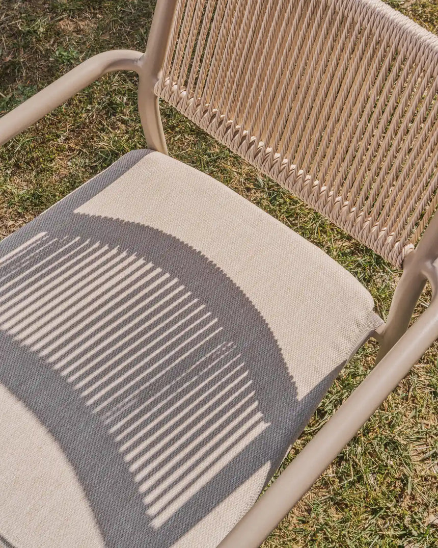 Stapelbarer Outdoor-Stuhl Argasi aus Aluminium und Synthetikseil von Kave Home – Bild 3