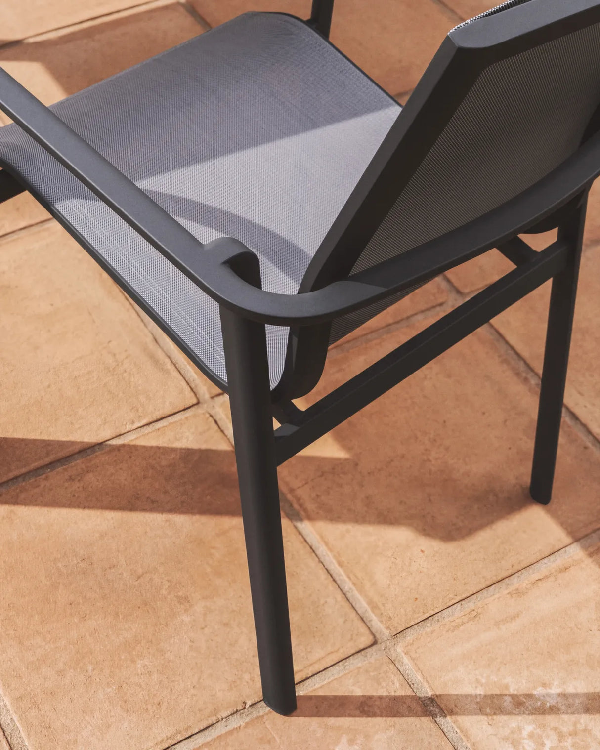 Stapelbarer Outdoor-Stuhl Canea aus Texteline und Aluminium von Kave Home – Bild 3