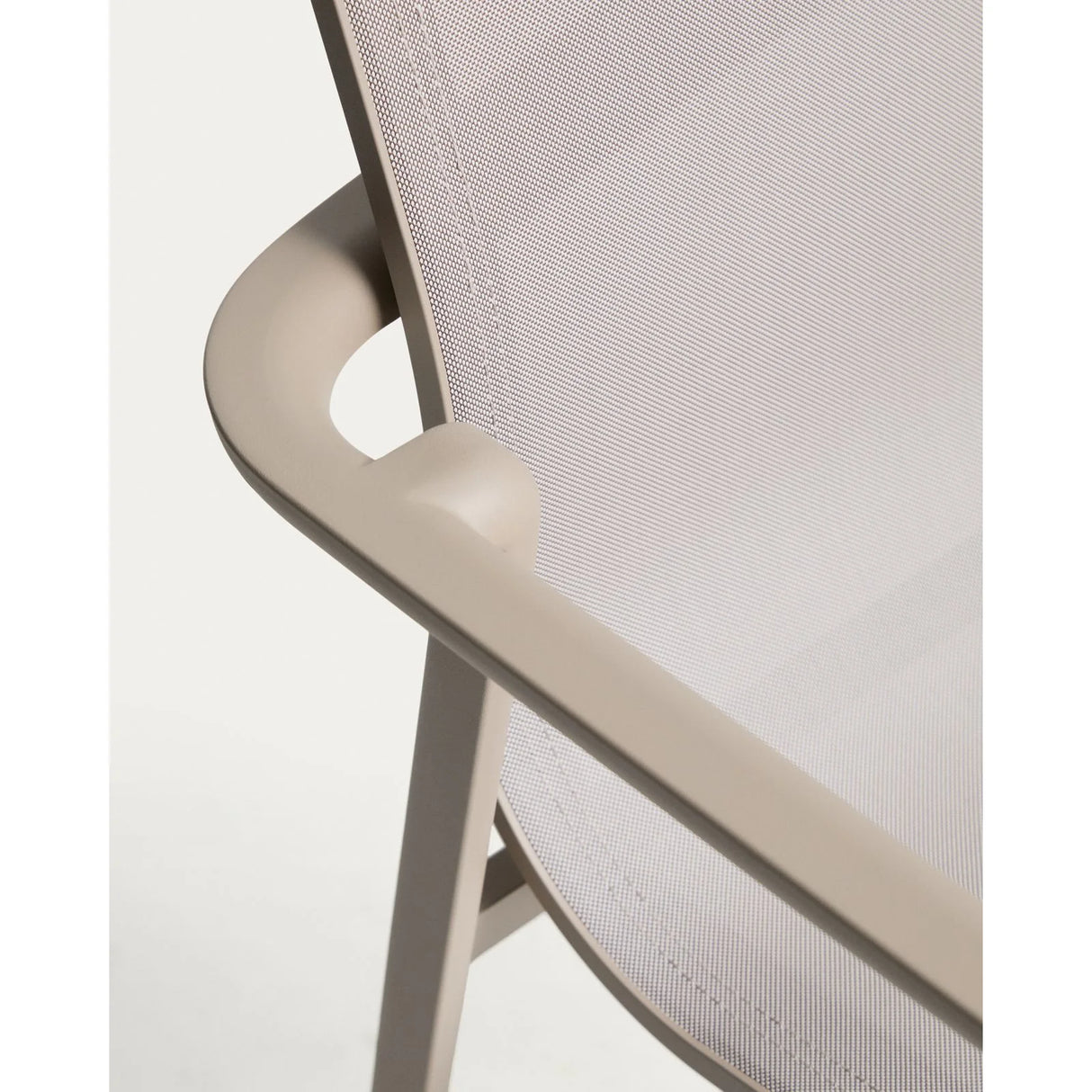 Stapelbarer Outdoor-Stuhl Canea aus beigem Texteline und Aluminium in Taupe von Kave Home – Bild 11