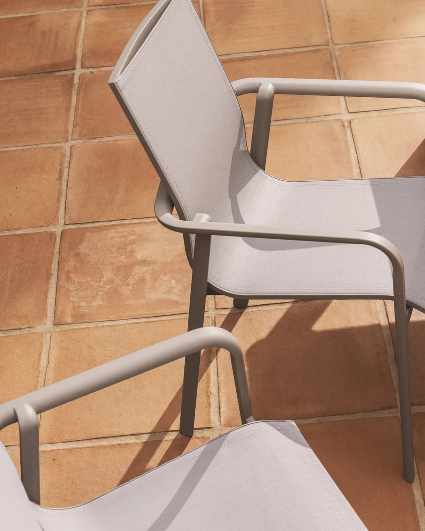 Stapelbarer Outdoor-Stuhl Canea aus beigem Texteline und Aluminium in Taupe von Kave Home – Bild 4