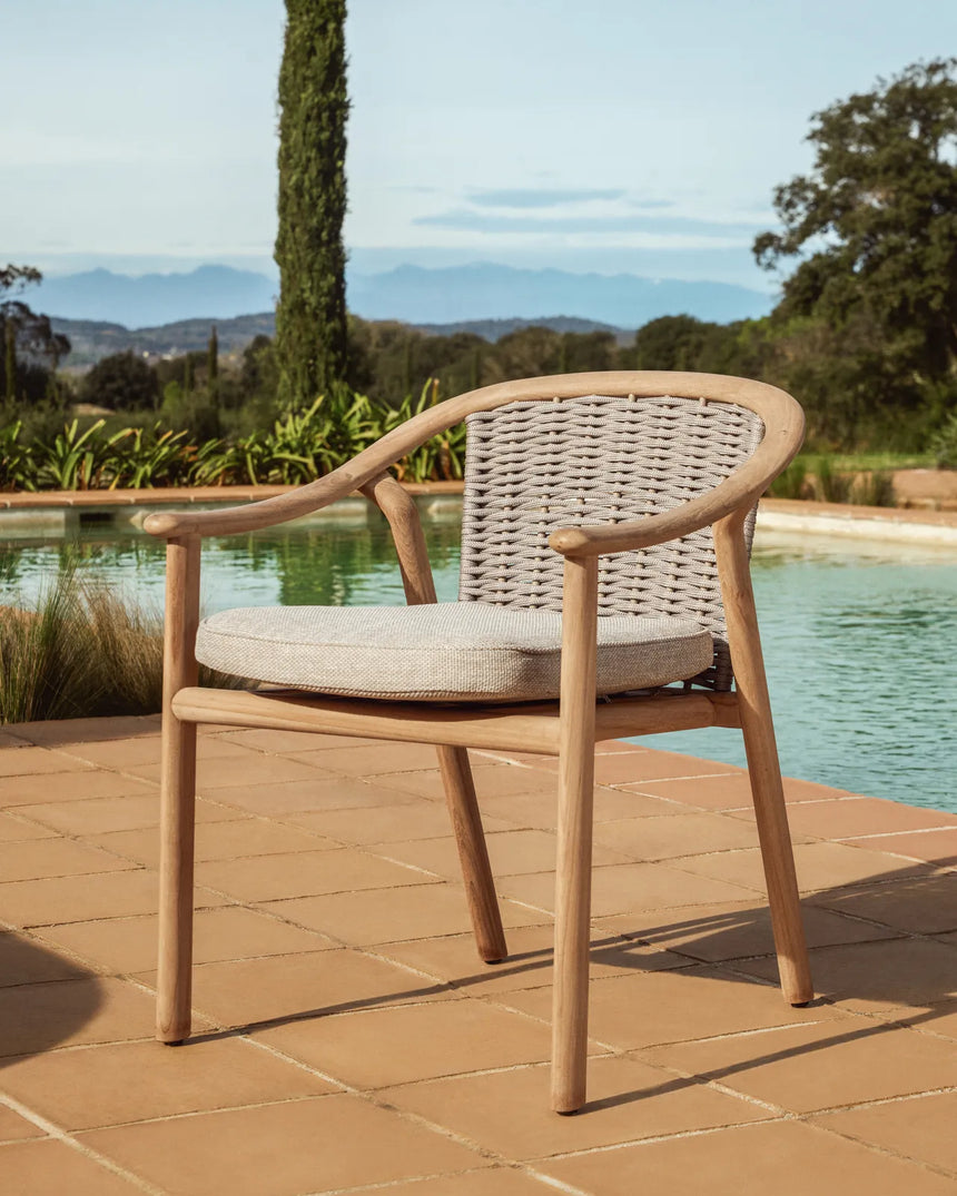 Stapelbarer Outdoor-Stuhl Elunda aus massivem Teakholz, FSC 100 % von Kave Home – Bild 2