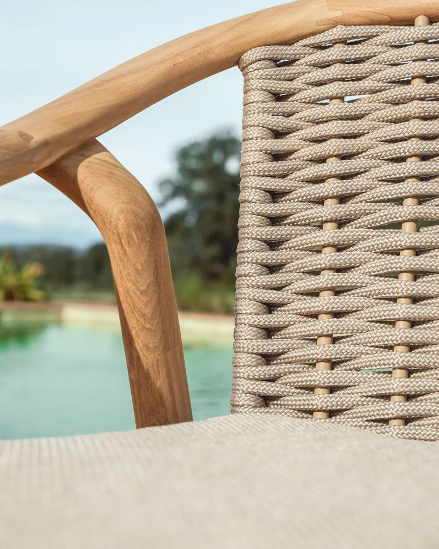 Stapelbarer Outdoor-Stuhl Elunda aus massivem Teakholz, FSC 100 % von Kave Home – Bild 3