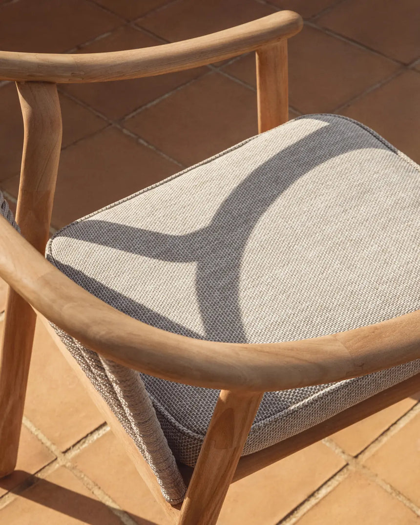 Stapelbarer Outdoor-Stuhl Elunda aus massivem Teakholz, FSC 100 % von Kave Home – Bild 4