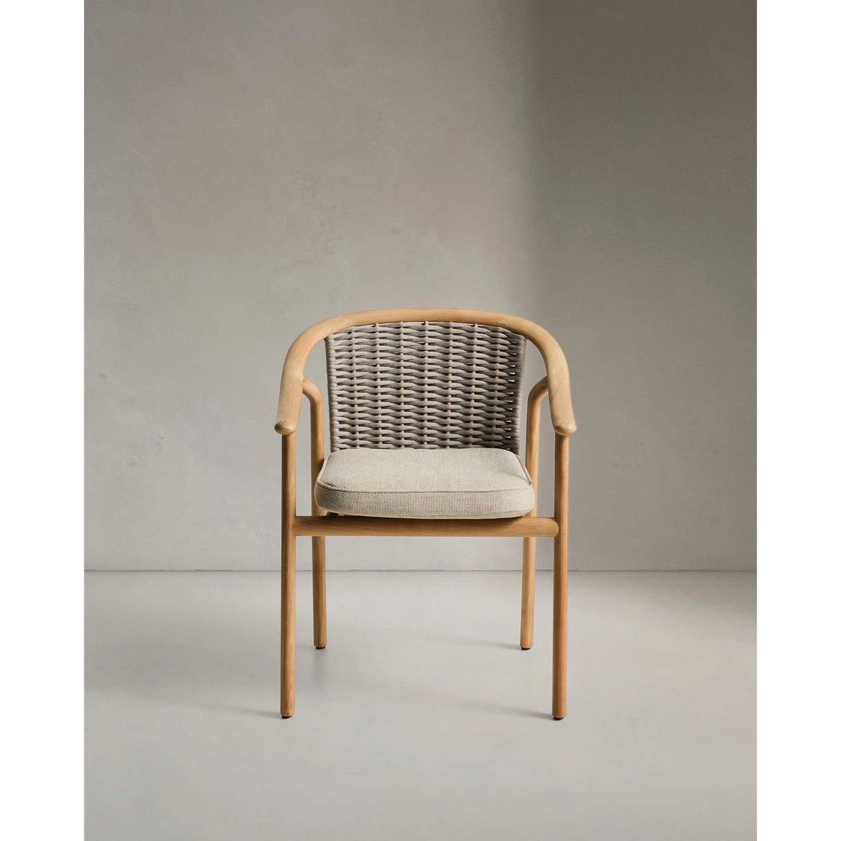 Stapelbarer Outdoor-Stuhl Elunda aus massivem Teakholz, FSC 100 % von Kave Home – Bild 8
