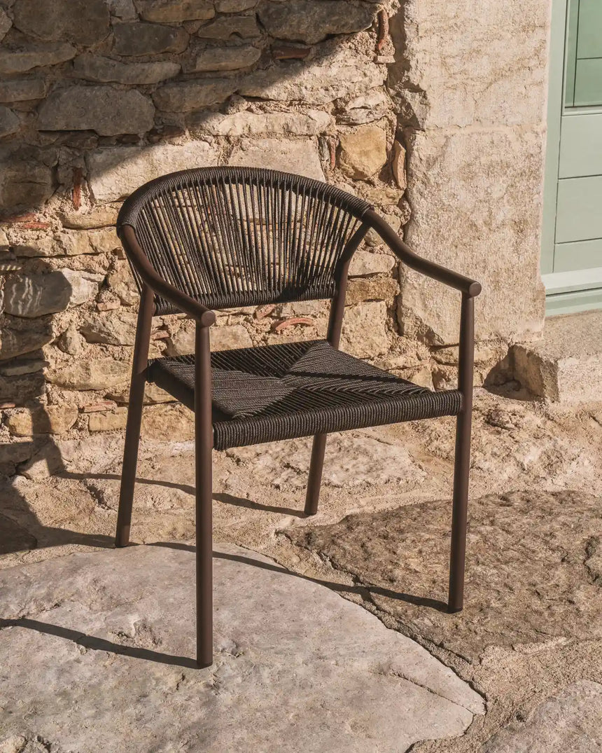 Stapelbarer Outdoor-Stuhl Livadia aus Aluminium in Braun von Kave Home – Bild 2