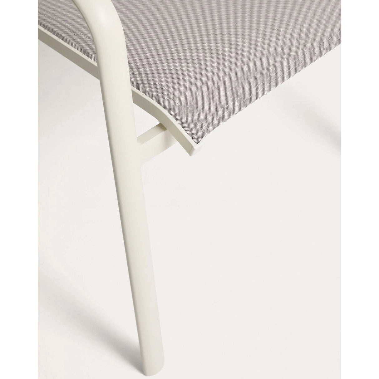 Stapelbarer Outdoor-Stuhl Luri aus Aluminium in Ecru und beigem Texteline von Kave Home – Bild 14