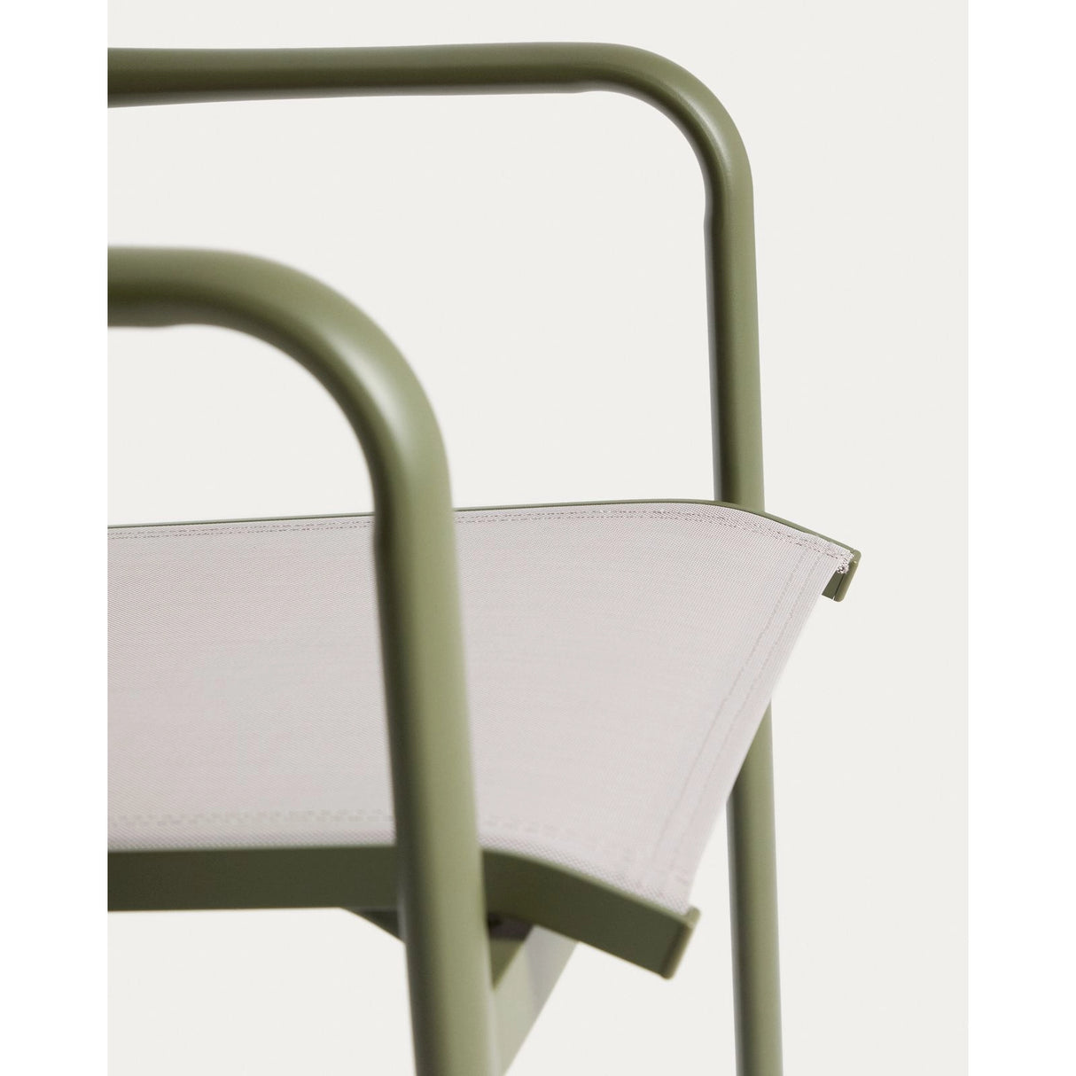 Stapelbarer Outdoor-Stuhl Luri aus Aluminium in Grün und beigem Texteline von Kave Home – Bild 11