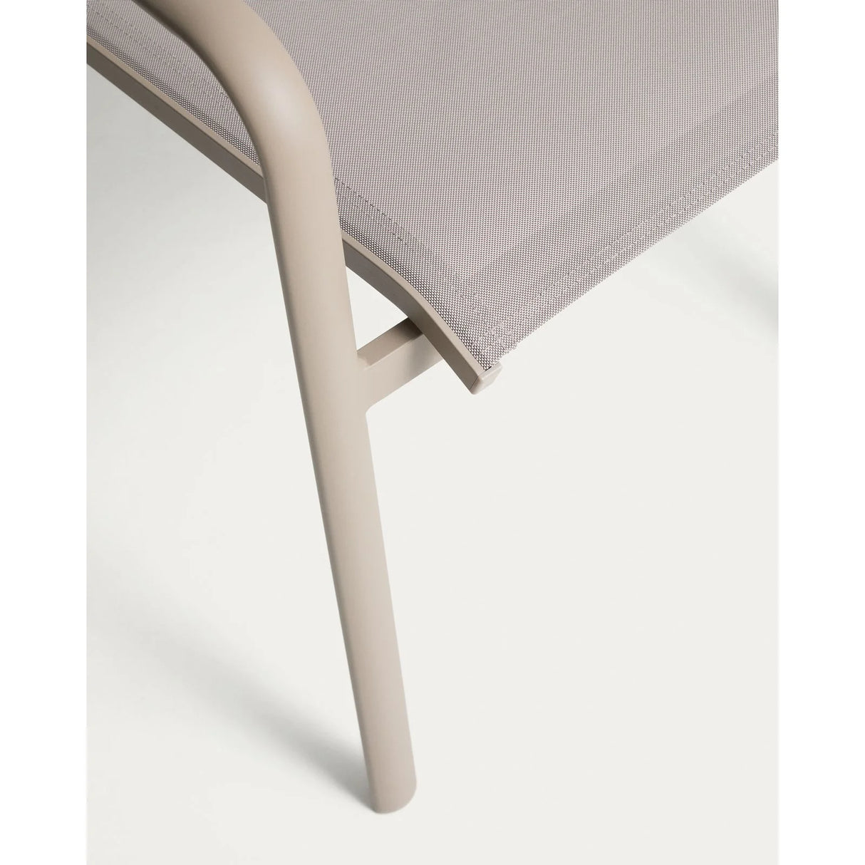 Stapelbarer Outdoor-Stuhl Luri aus Aluminium in Taupe und beigem Texteline von Kave Home – Bild 12