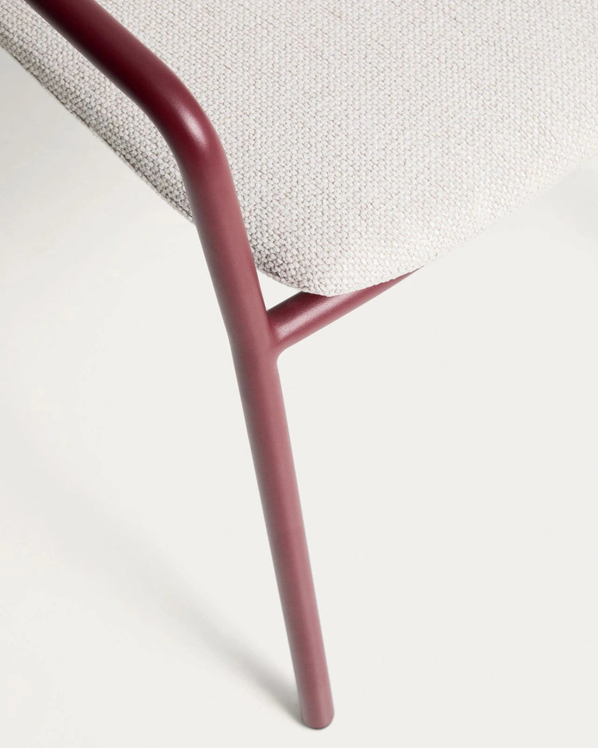 Stapelbarer Stuhl Linosa aus Aluminium in Granatrot mit beigem Kissen von Kave Home – Bild 10