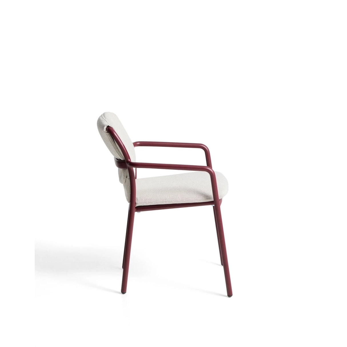 Stapelbarer Stuhl Linosa aus Aluminium in Granatrot mit beigem Kissen von Kave Home – Bild 4