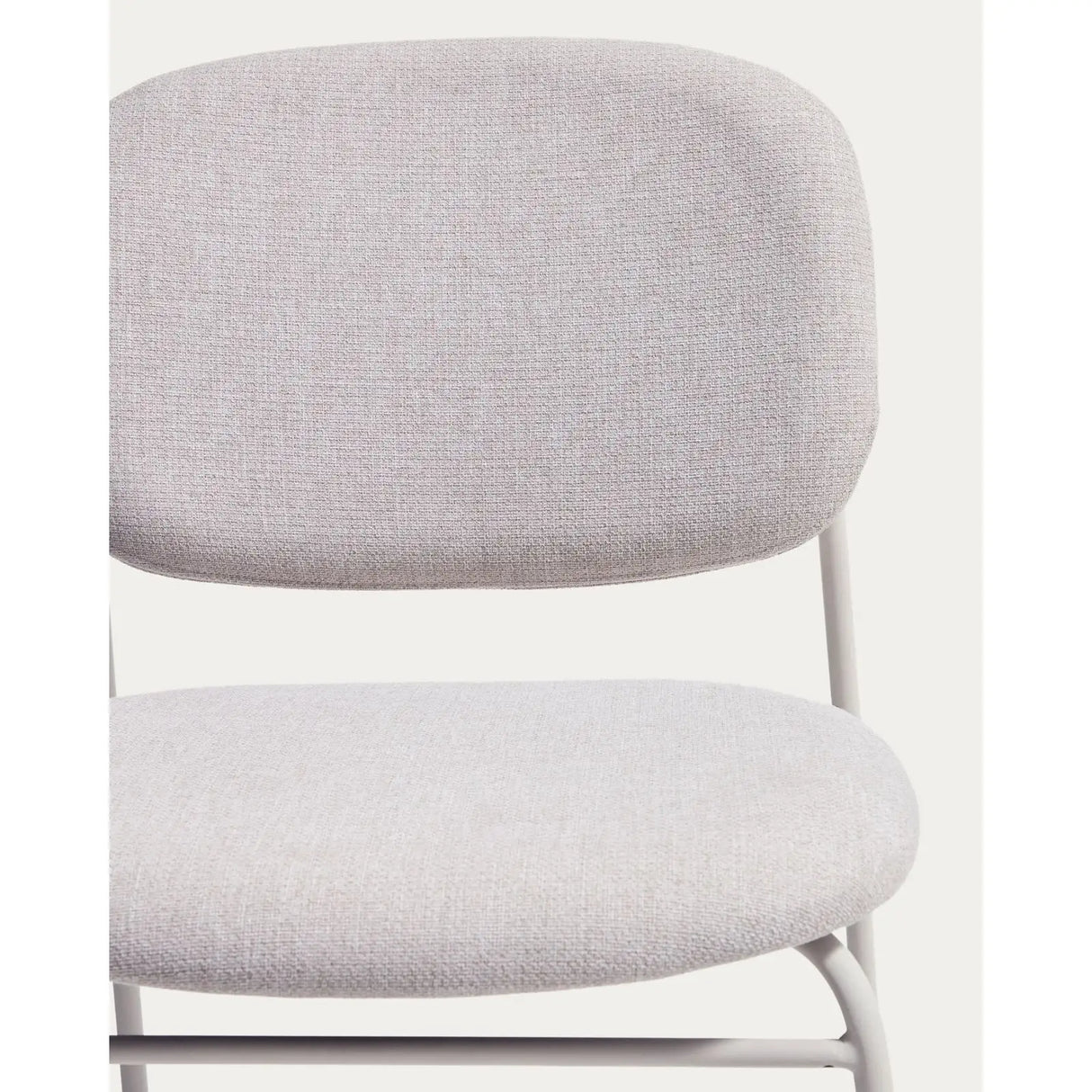Stapelbarer Stuhl Meli mit beiger Chenille und beigen Metallbeinen FSC Mix Credit von Kave Home – Bild 8