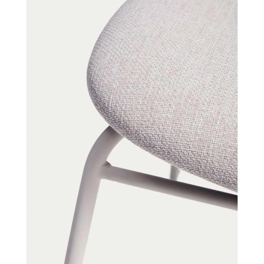 Stapelbarer Stuhl Meli mit beiger Chenille und beigen Metallbeinen FSC Mix Credit von Kave Home – Bild 9