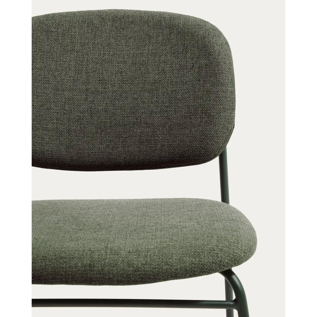 Stapelbarer Stuhl Meli mit grüner Chenille und grünen Metallbeinen, FSC Mix Credit von Kave Home – Bild 9
