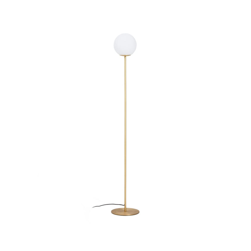 Stehlampe Brisia aus Metall mit gebürstetem Messing-Finish und einer mattierten Glaskugel Ø 25 cm von Kave Home – Produktbild 1