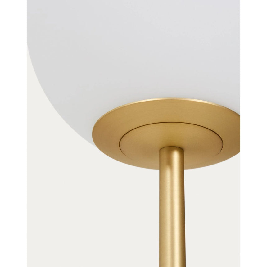 Stehlampe Brisia aus Metall mit gebürstetem Messing-Finish und einer mattierten Glaskugel Ø 25 cm von Kave Home – Produktbild 5
