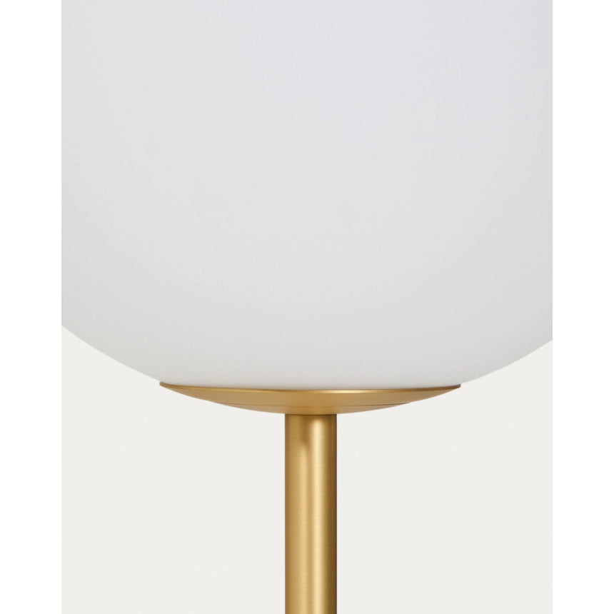 Stehlampe Brisia aus Metall mit gebürstetem Messing-Finish und einer mattierten Glaskugel Ø 30 cm von Kave Home – Bild 4