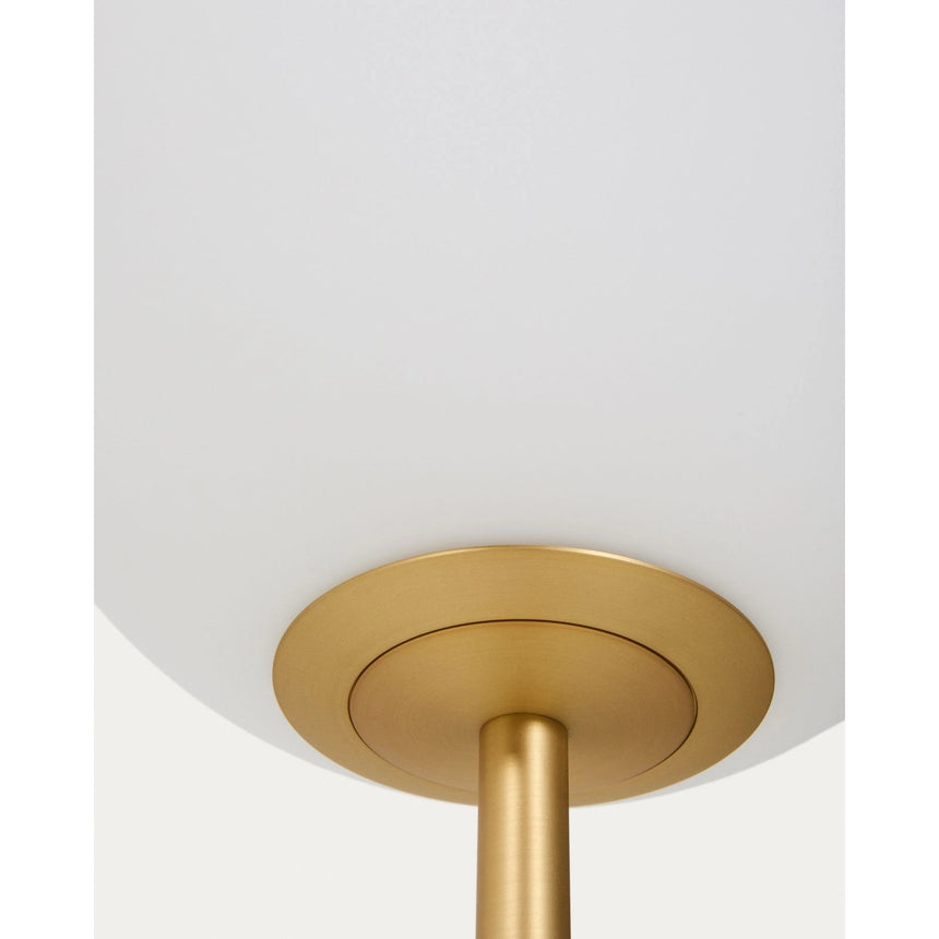 Stehlampe Brisia aus Metall mit gebürstetem Messing-Finish und einer mattierten Glaskugel Ø 30 cm von Kave Home – Bild 5
