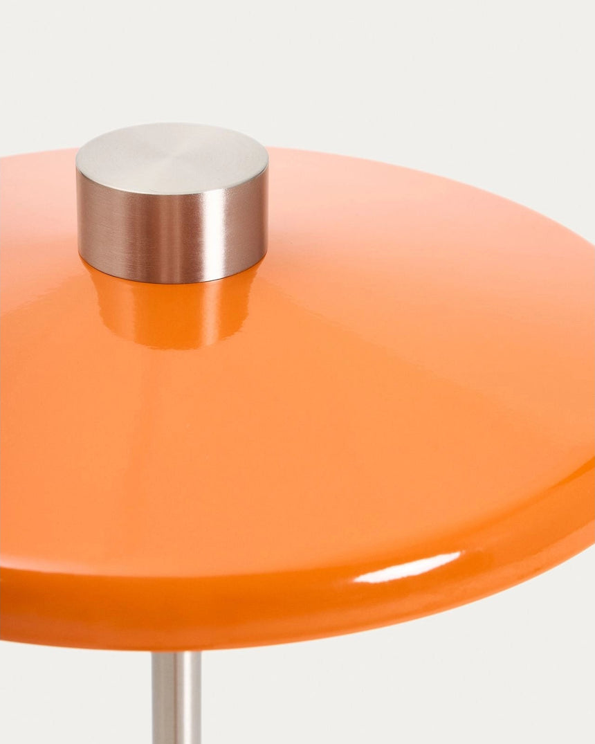 Stehlampe Nuvira aus hellgrauem gebürstetem Metall mit orangefarbenem Schirm von Kave Home – Bild 5