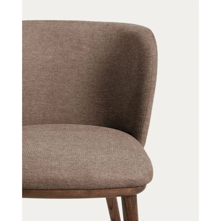 Stuhl Ciselia flammhemmende Chenille und Beinen aus Eschenholz oder Stahl FSC Mix Credit von Kave Home – Bild 7