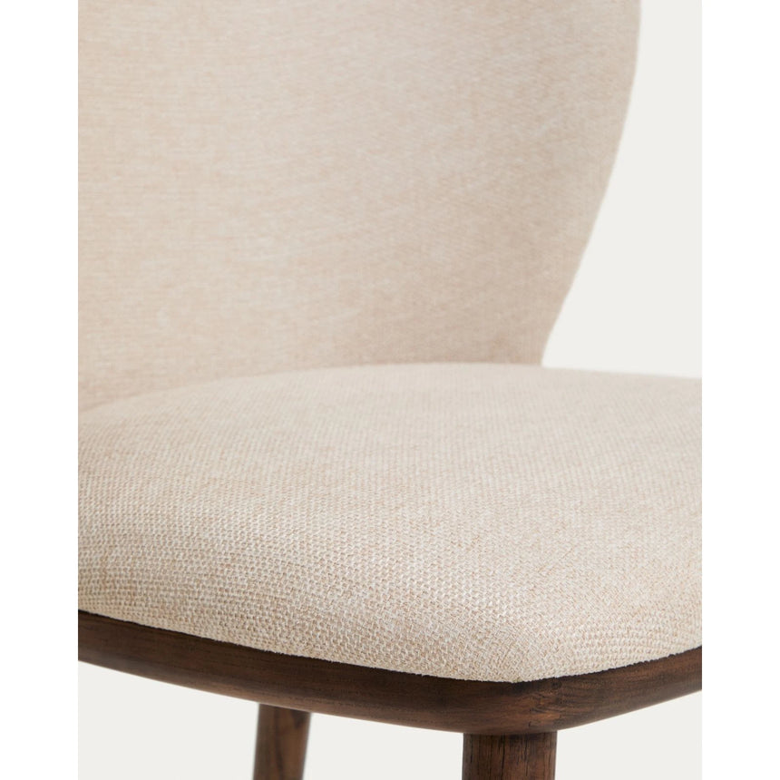 Stuhl Ciselia in beiger Chenille mit Beinen aus massivem Eschenholz mit walnussholzfarbenem Finish, FSC Mix Credit von Kave Home – Bild 9