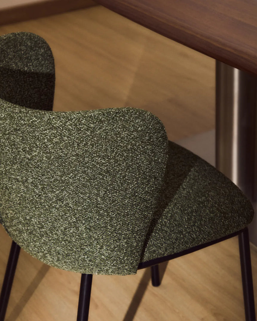 Stuhl Ciselia in dicker, dunkelgrüner Chenille mit Stahlbeinen mit schwarzem Finish, FSC Mix Credit von Kave Home – Bild 3