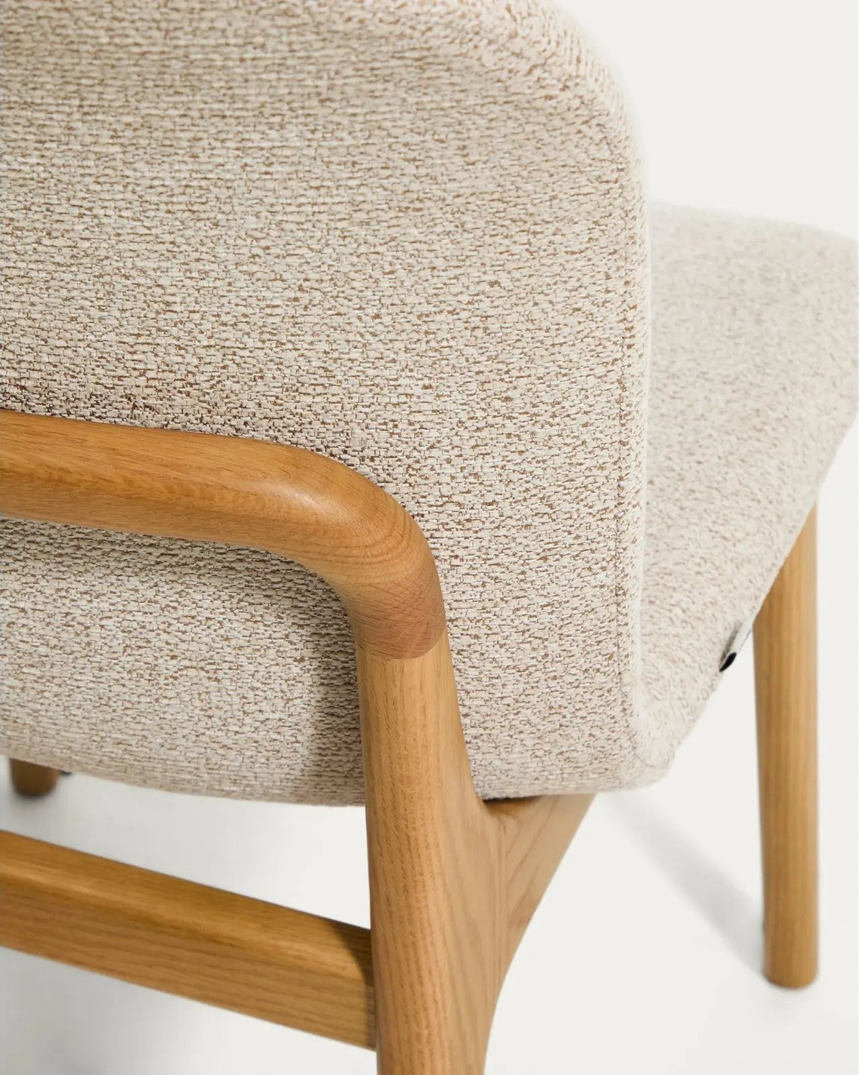 Stuhl Elnor aus Chenille und Beinen aus massivem Eichenholz mit Finish von Kave Home – Bild 10