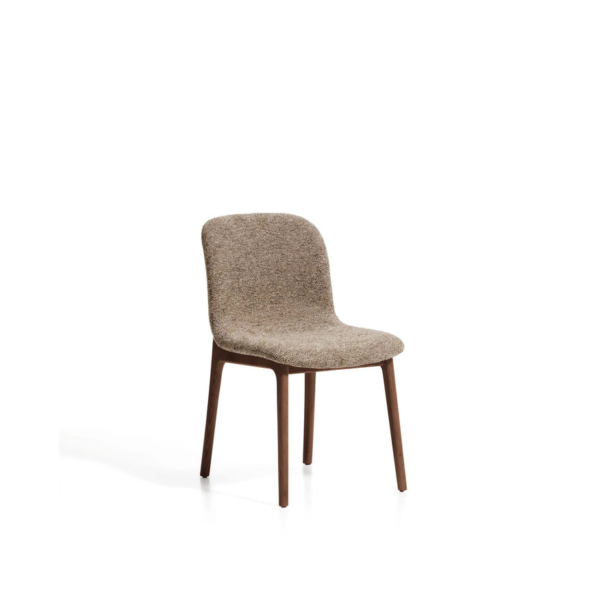 Stuhl Elnor flammhemmend aus brauner Chenille und Beinen aus massivem Eichenholz mit Nussbaum-Finish von Kave Home – Bild 1