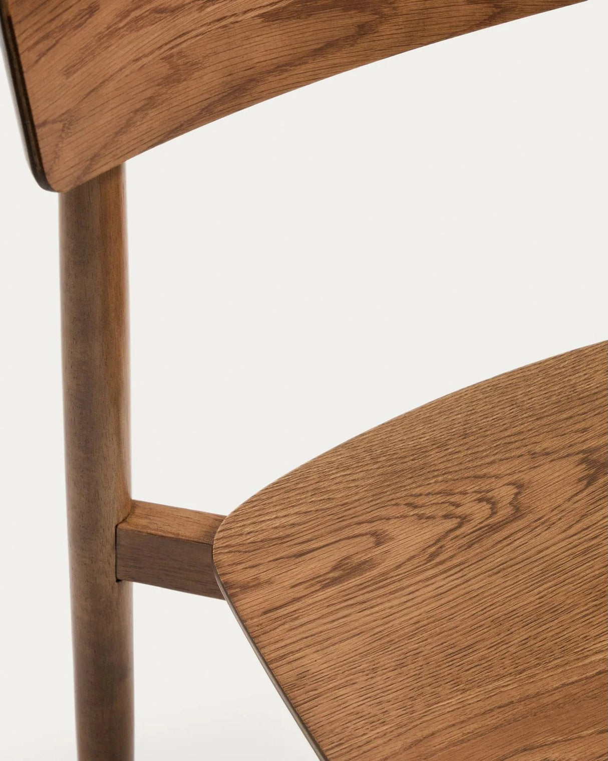 Stuhl Evera aus Eichenfurnier mit Naturfarbenem oder Nussbaumfinish von Kave Home – Bild 8