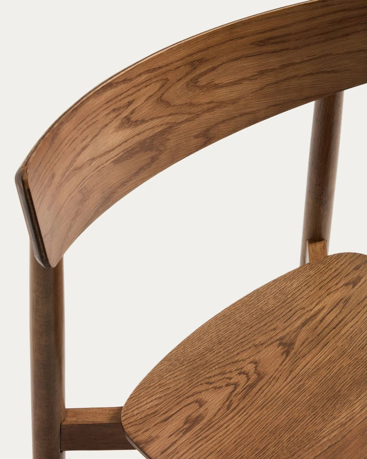 Stuhl Evera aus Eichenfurnier mit Naturfarbenem oder Nussbaumfinish von Kave Home – Bild 9