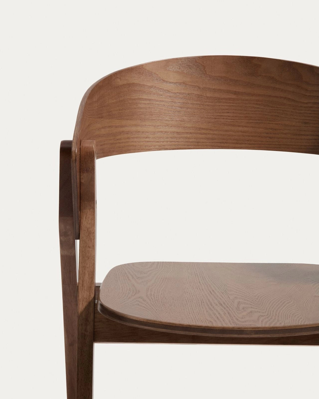 Stuhl Godia aus Eichenfurnier mit Nussbaumfinish oder in Naturfarben von Kave Home – Bild 7