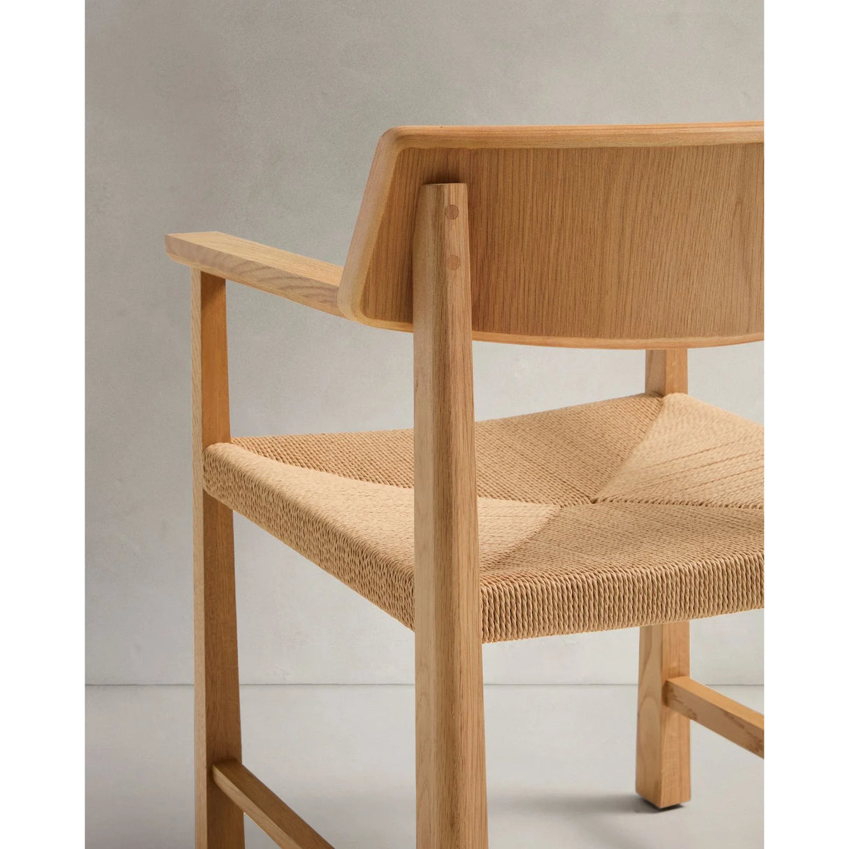 Stuhl Idun aus massivem FSC Mix Credit Eichenholz mit Finish in natürlichem Farbton und Sitzfläche aus Seil von Kave Home – Bild 11