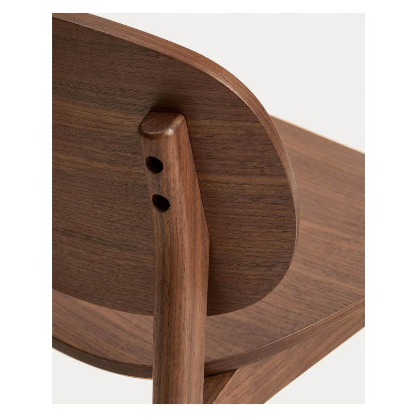 Stuhl Ludara aus Eichenfurnier mit Nussbaumfinish oder Naturfinish von Kave Home – Bild 9