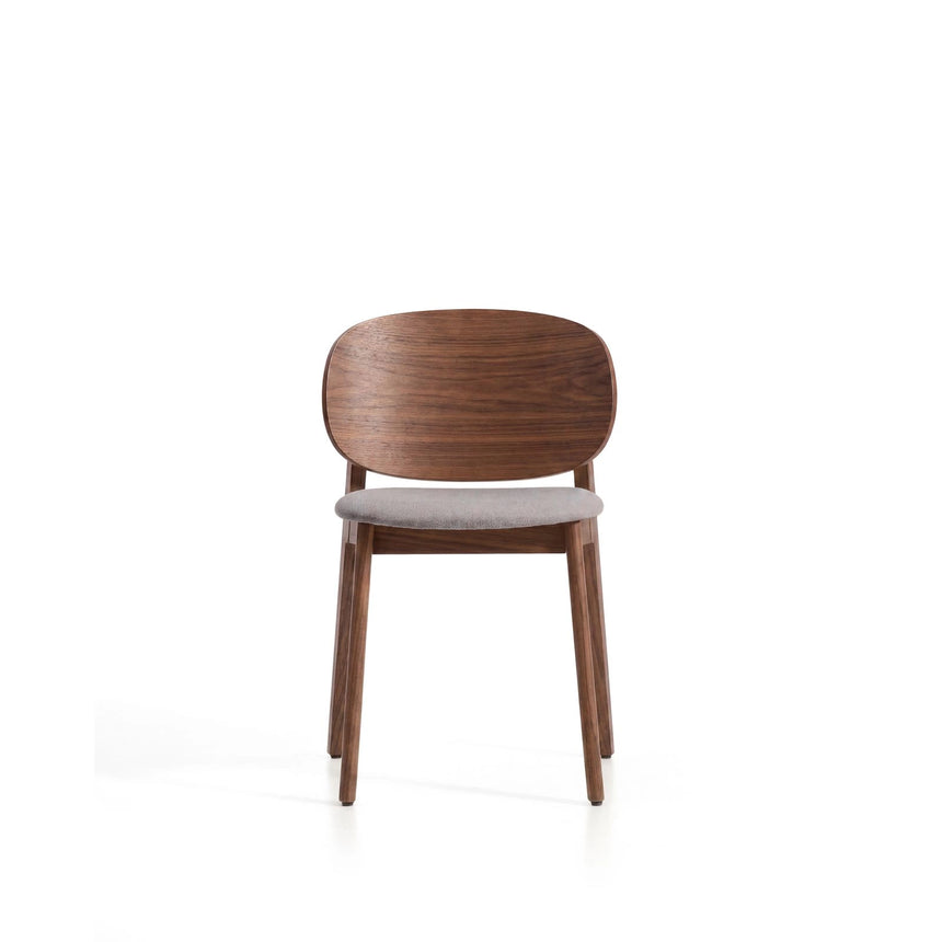 Stuhl Ludara aus Eichenfurnier mit Nussbaumfinish oder Naturfinish und Chenille von Kave Home – Bild 6