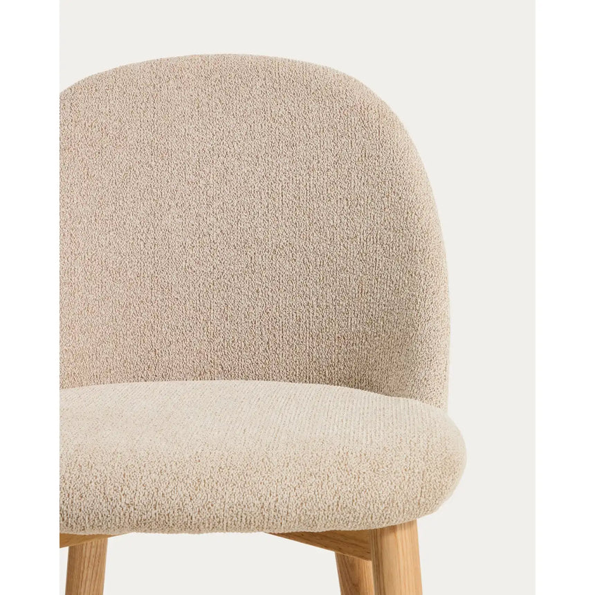 Stuhl Meila flammhemmend mit Chenille und Beinen aus massivem Eschenholz von Kave Home – Bild 8
