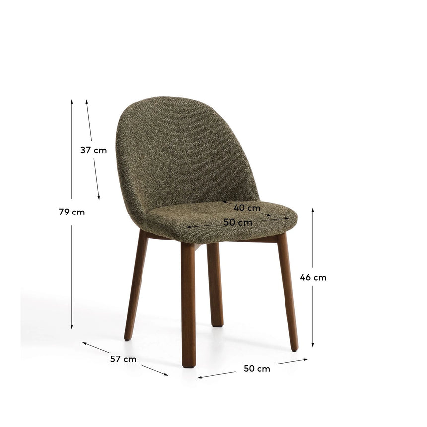 Stuhl Meila flammhemmend mit grüner Chenille und Beinen aus massivem Eschenholz mit Nussbaumfinish von Kave Home – Bild 4