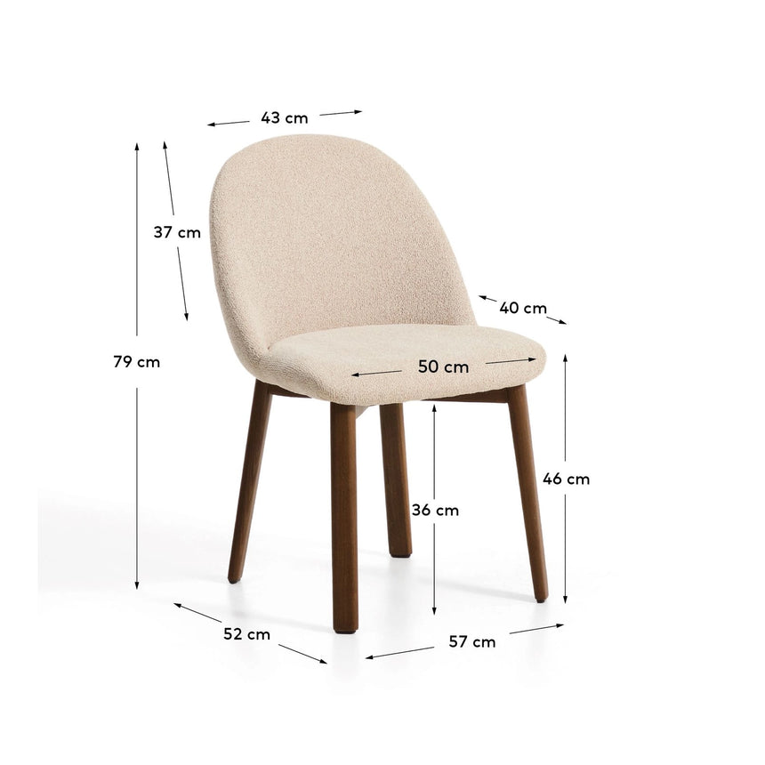 Stuhl Meila mit beiger Chenille und Beinen aus massivem Eschenholz mit Nussbaumfinish von Kave Home – Bild 4