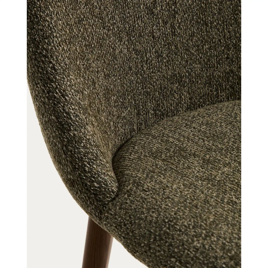 Stuhl Meila mit grüner Chenille und Beinen aus massivem Eschenholz mit Nussbaumfinish von Kave Home – Bild 9