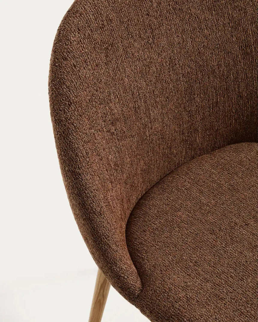 Stuhl Meila mit terrakottafarbener Chenille und Beinen aus massivem Eschenholz mit naturfarbenem Finish von Kave Home – Bild 8