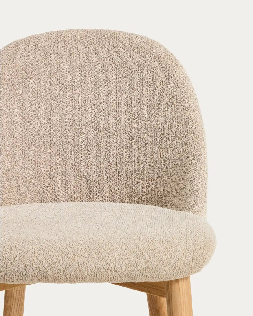 Stuhl Meila ohne Armlehne mit Chenille und Beinen aus massivem Eschenholz in verschiedenen Finishes von Kave Home – Bild 7