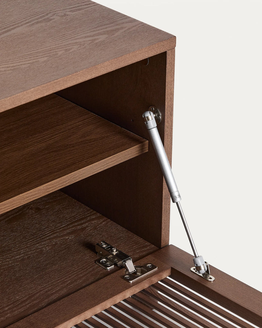 TV-Möbel Beyla aus Furnier und Massivholz aus Esche mit nussbaumfarbenem Finish 180 x 49,5 cm FSC 100% von Kave Home – Produktbild 10
