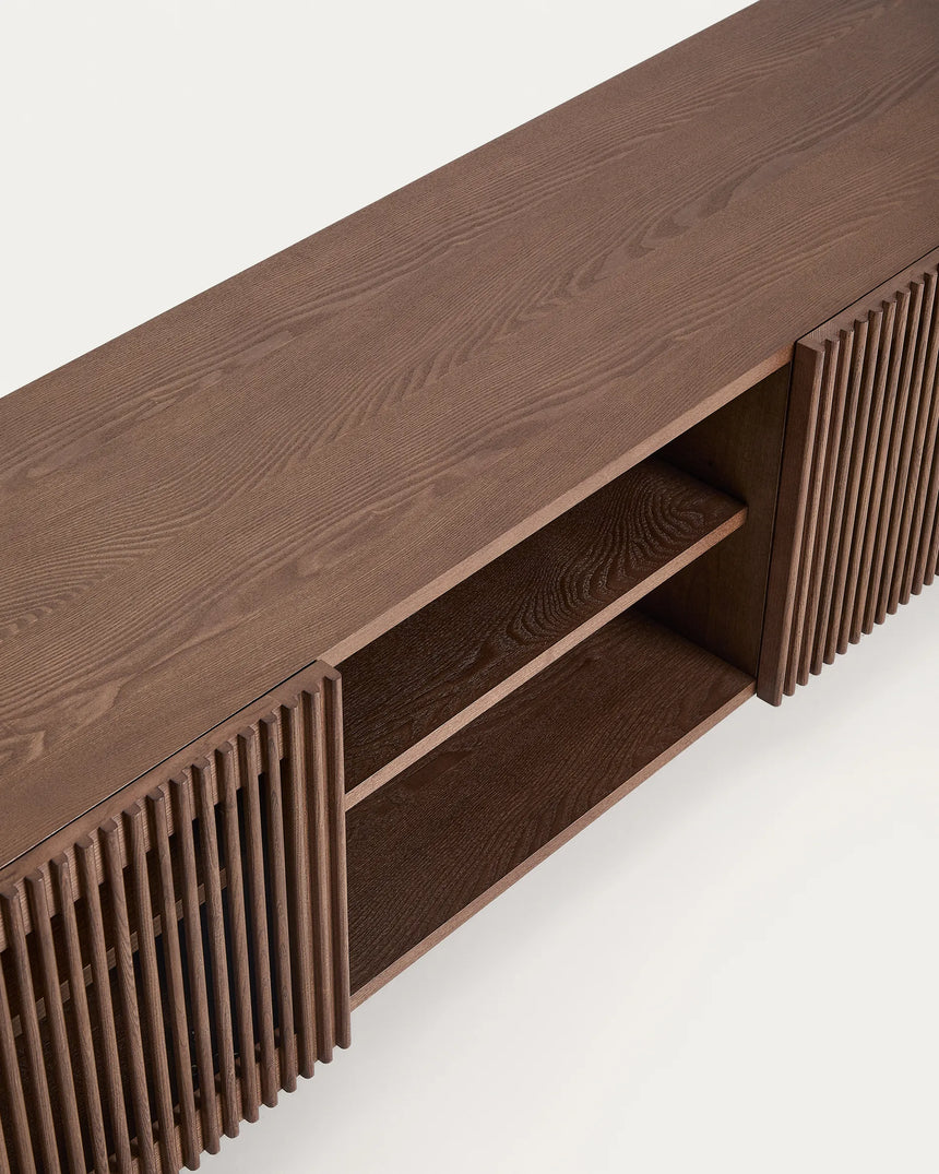 TV-Möbel Beyla aus Furnier und Massivholz aus Esche mit nussbaumfarbenem Finish 180 x 49,5 cm FSC 100% von Kave Home – Produktbild 6