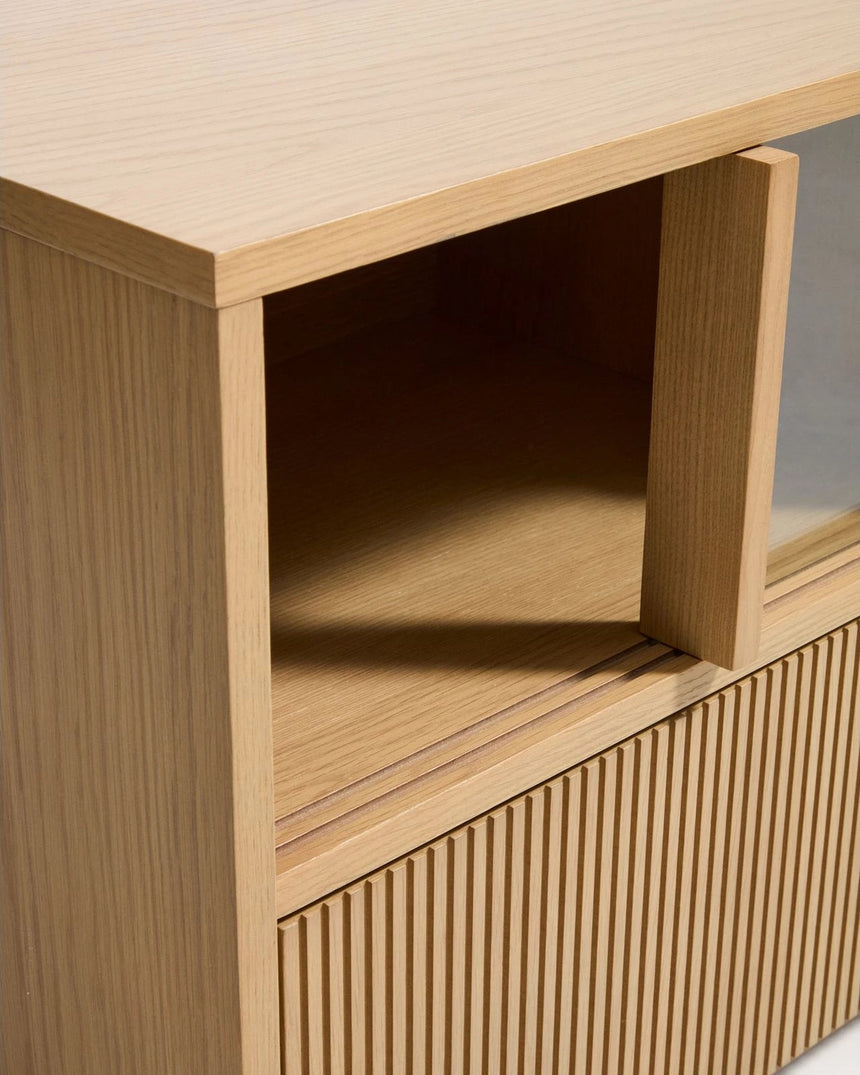 TV-Möbel Helvine mit 5 Türen und 3 Schubladen aus Eichenfurnier und gehärtetem Glas, 245 x 53,5 cm, FSC 100 % von Kave Home – Bild 5