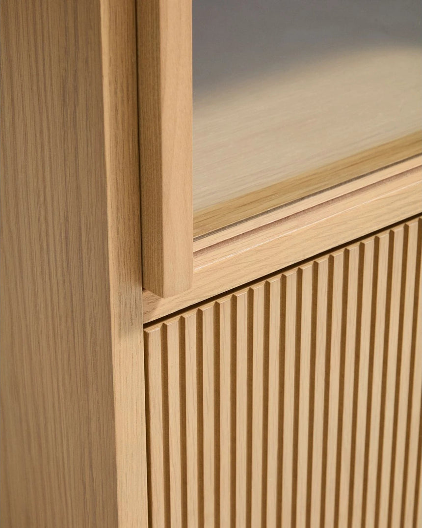 TV-Möbel Helvine mit 5 Türen und 3 Schubladen aus Eichenfurnier und gehärtetem Glas, 245 x 53,5 cm, FSC 100 % von Kave Home – Bild 6