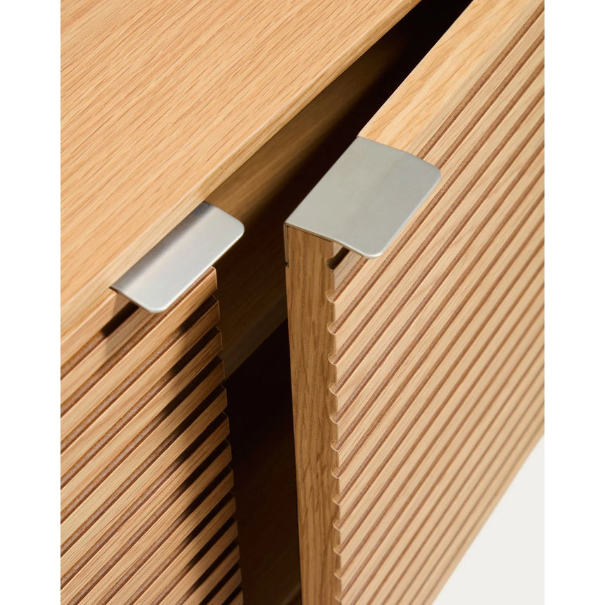 TV-Möbel Norlen mit 4 Türen in Eichenfurnier mit naturfarbenem Finish FSC Mix Credit 200 x 46 cm von Kave Home – Bild 9