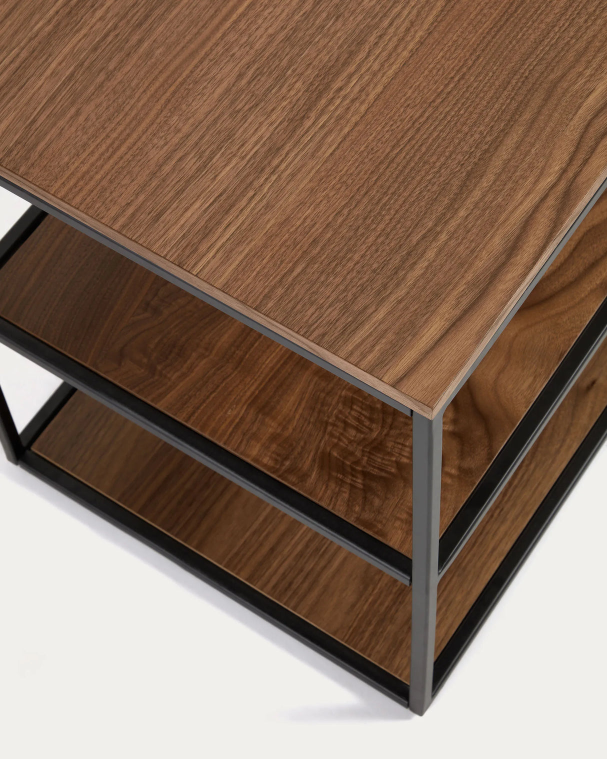 TV-Möbel Yoana aus Nussholzfurnier und schwarz lackiertem Metallgestell 160 x 40 cm von Kave Home – Produktbild 1