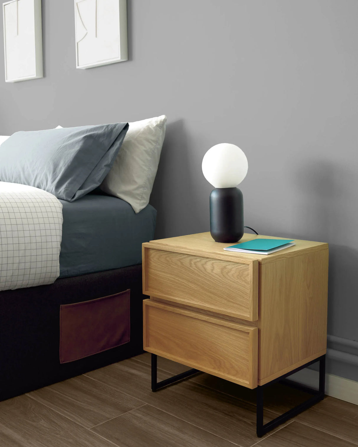 Taiana Nachttisch mit Eichenfurnier und Stahlstruktur mit schwarzem Finish 45 x 51 cm von Kave Home – Produktbild 4