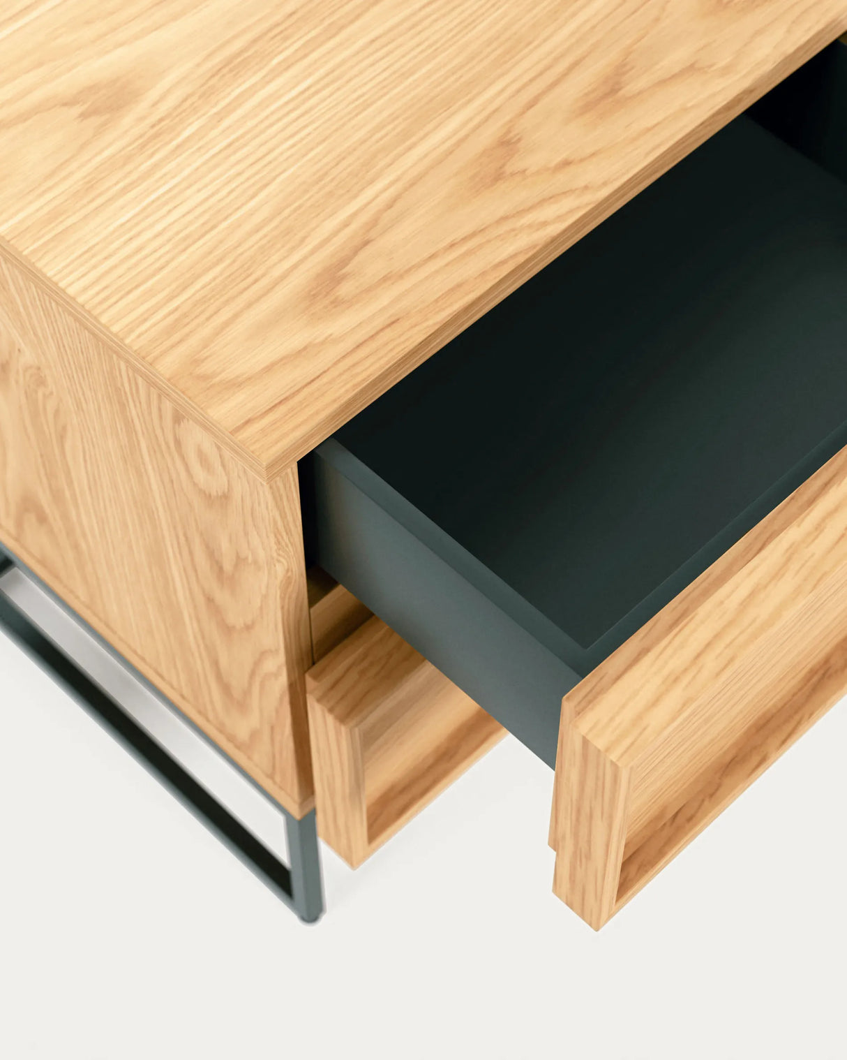 Taiana Nachttisch mit Eichenfurnier und Stahlstruktur mit schwarzem Finish 45 x 51 cm von Kave Home – Produktbild 7