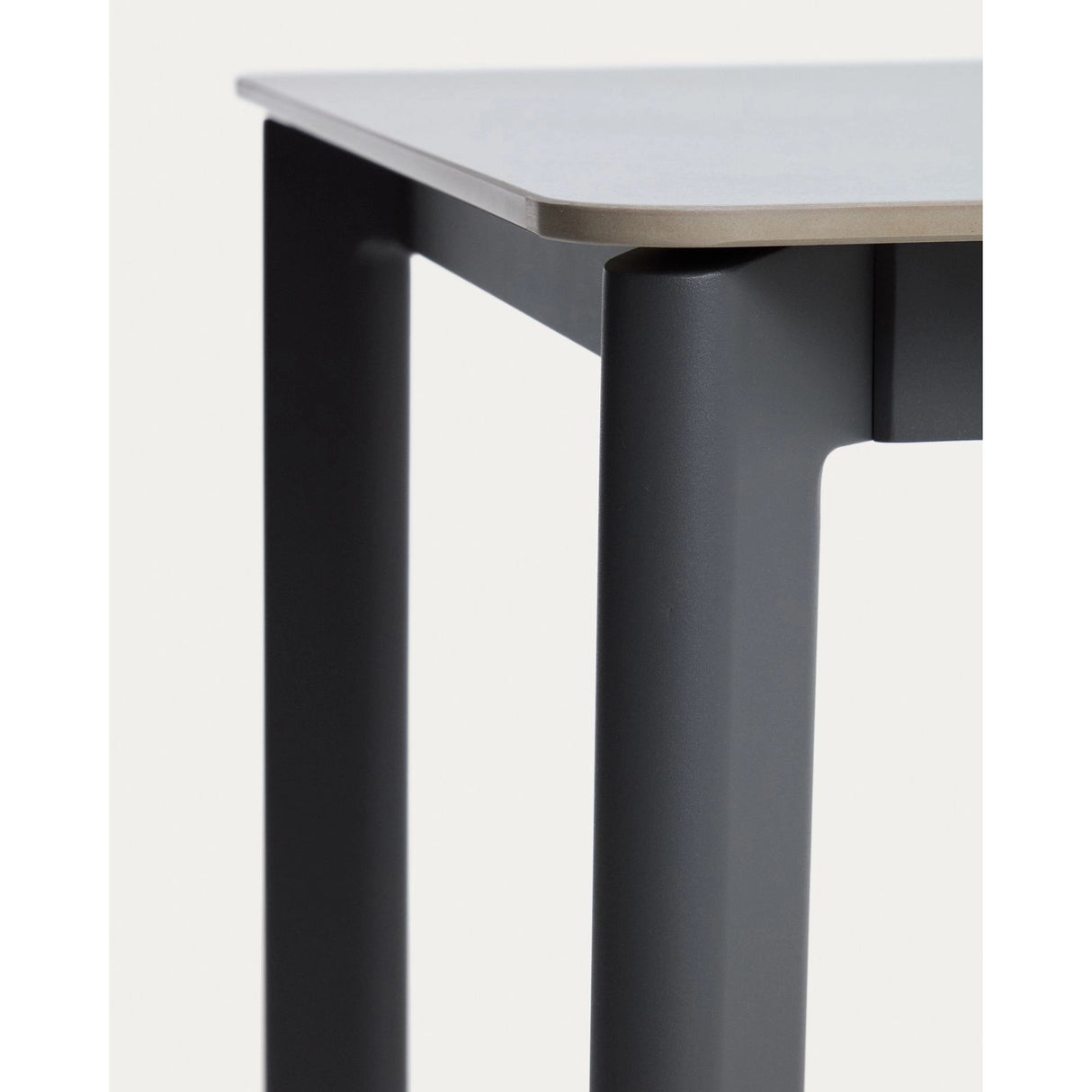 Tisch Anafi mit Tischplatte aus gesintertem Stein in Graphit, 140 x 80 cm von Kave Home – Bild 6