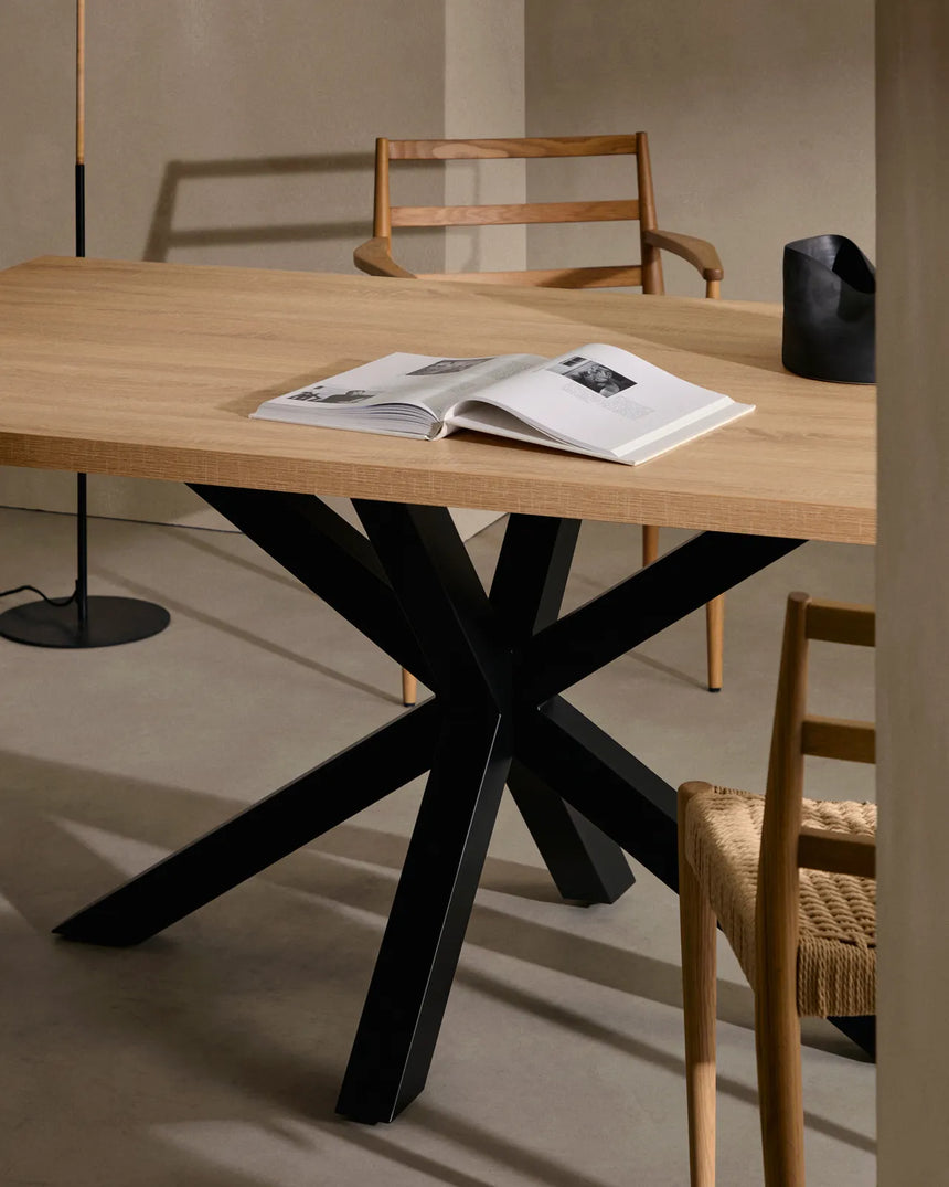 Tisch Argo aus Melamin mit natürlicher Oberfläche und Stahlbeinen mit schwarzem Finish, 200 x 100 cm von Kave Home – Bild 3