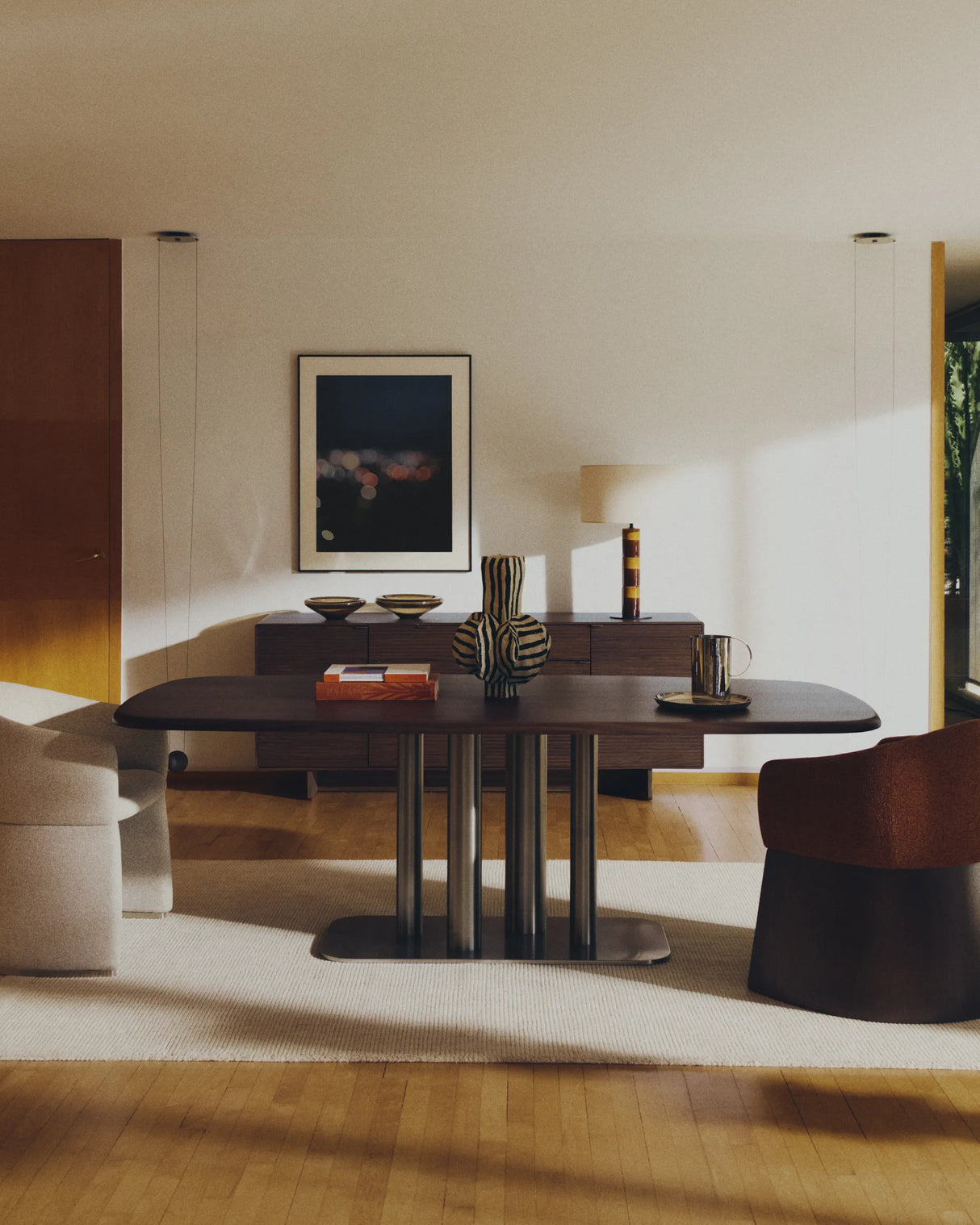 Tisch Melvar aus Nussbaumfurnier FSC 100 % und Beine mit gebürsteter Edelstahlbasis 220 x 110 cm von Kave Home – Produktbild 2